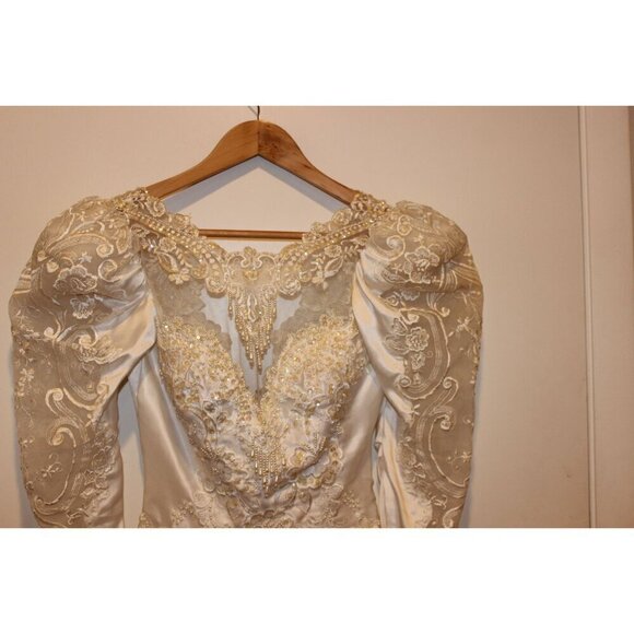 Vintage Sating Long Sleeve Embroidered Lace Wedding Gown With Beaded Details & P - Picture 8 of 12